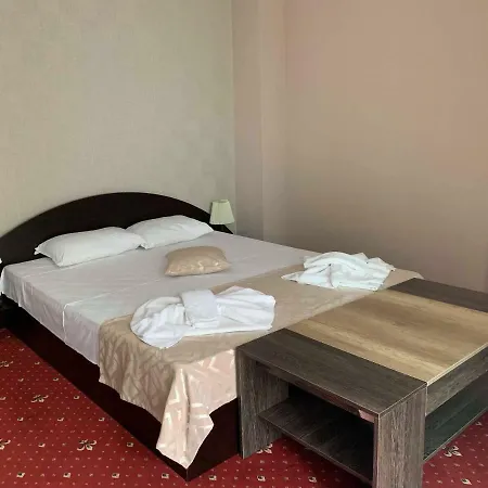 Jaky Complex Hotel 2*