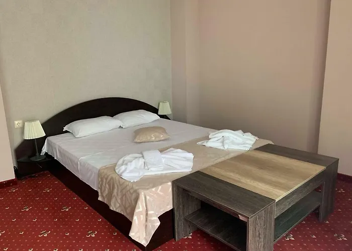 Jaky Complex Hotel 2*