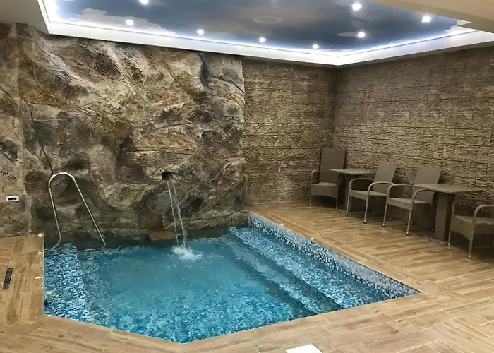 Jaky Complex Hotel 2*