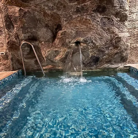 жаки комплекс Хотел